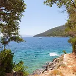 Miro - Luxury With Direct Sea Access For 14 People