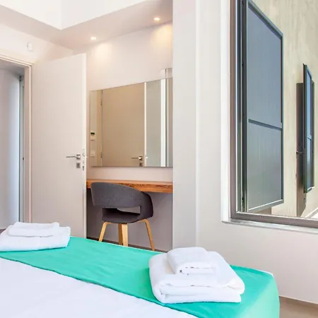 Miro - Luxury With Direct Sea Access For 14 People