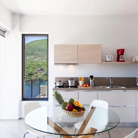 Miro - Luxury With Direct Sea Access For 14 People *