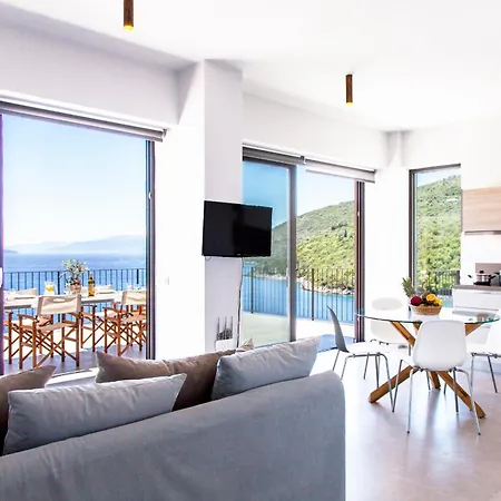 Miro - Luxury With Direct Sea Access For 14 People