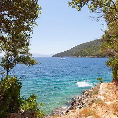 Miro - Luxury With Direct Sea Access For 14 People
