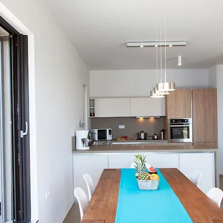 Miro - Luxury With Direct Sea Access For 14 People *